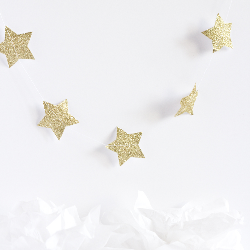 diy guirlande d'étoiles à paillettes - paperboat.fr