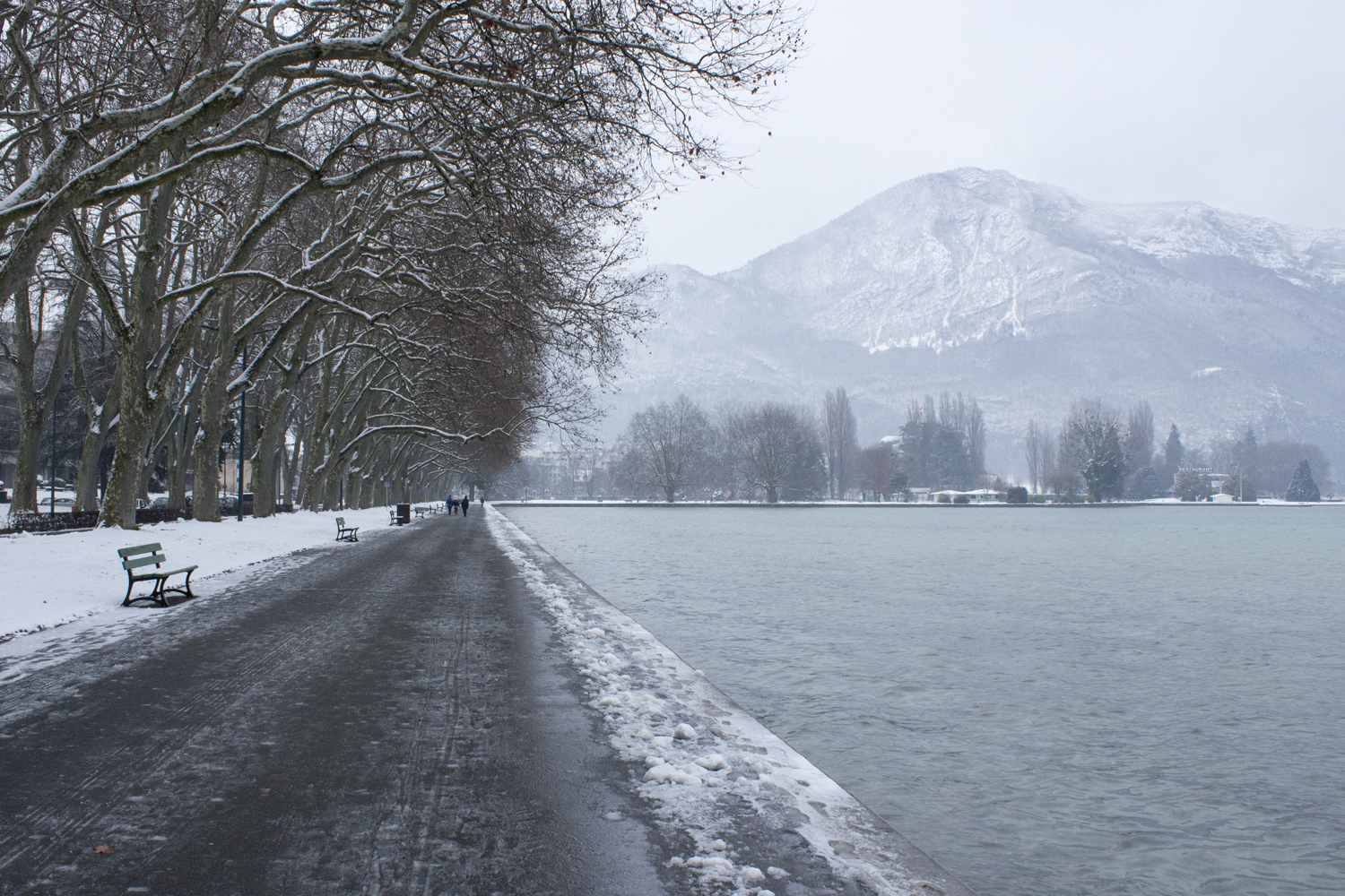 Annecy sous la neige hiver 2016 - www.paperboat.fr