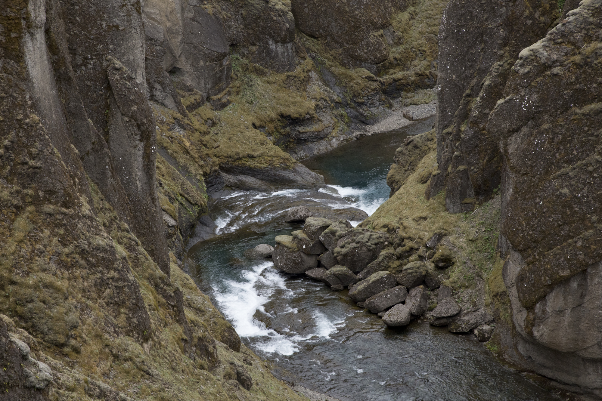 Road Trip Islande - Fjadrarglujfur - www.paperboat.fr