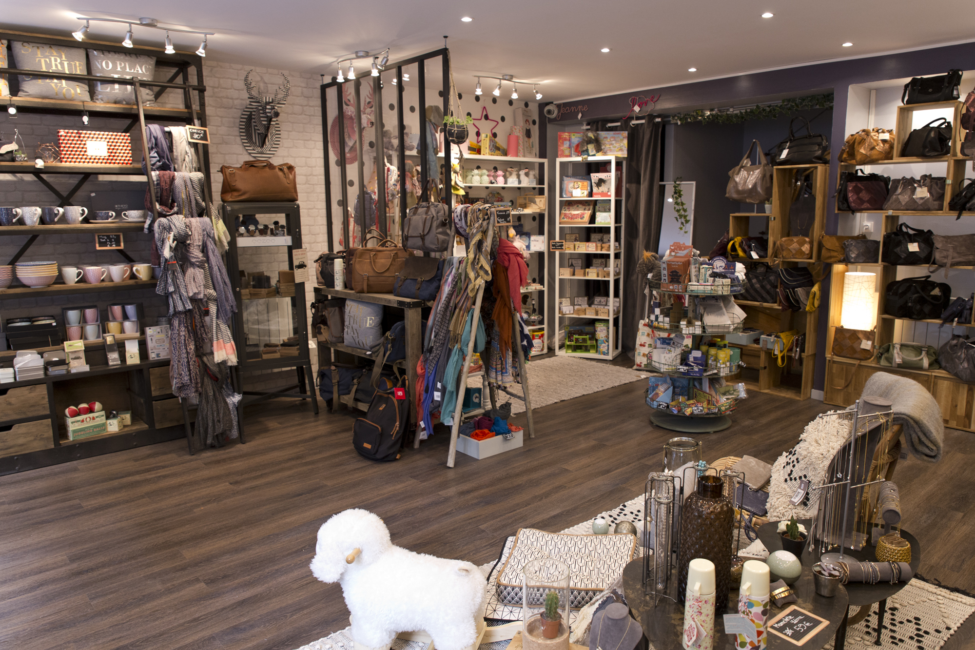 Boutique Rose - City Guide Annecy - www.paperboat.fr
