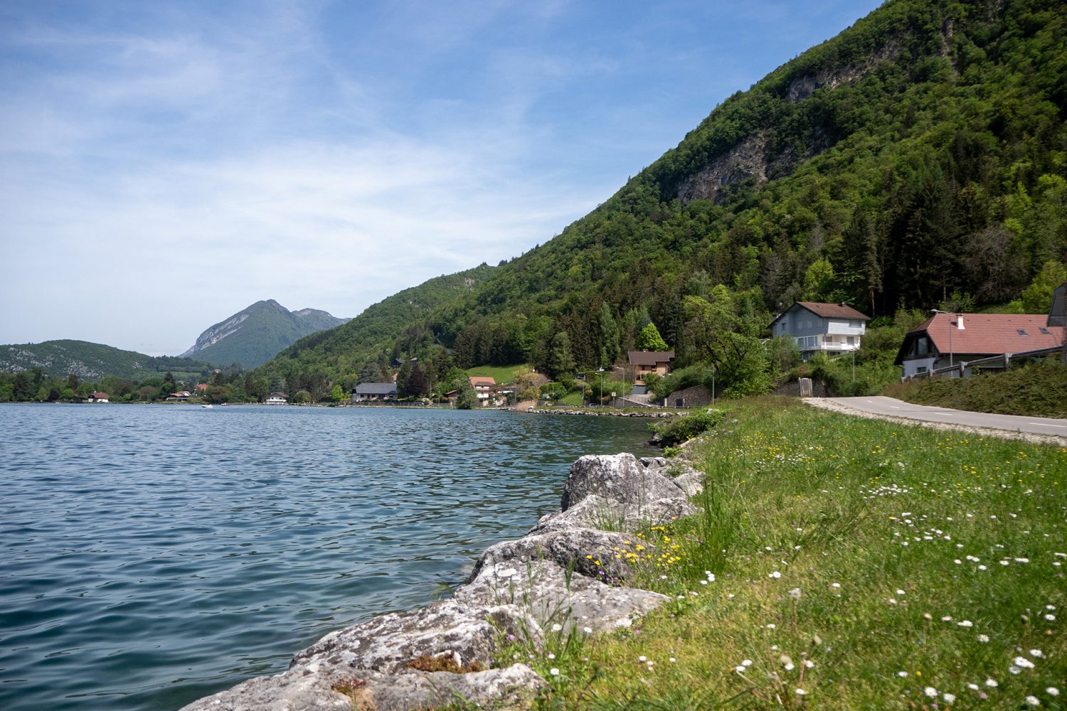 Tour du Lac d'Annecy vélo - www.paperboat.fr